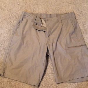 Khaki shorts men’s size 32